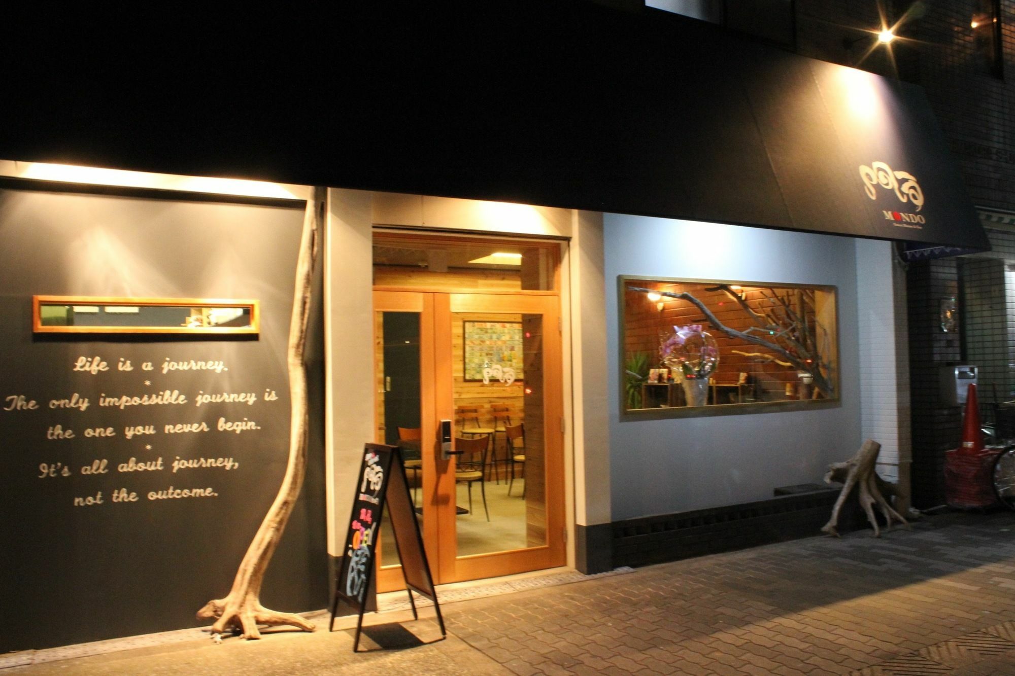 Bar And Hostel Mondo Ōsaka Extérieur photo
